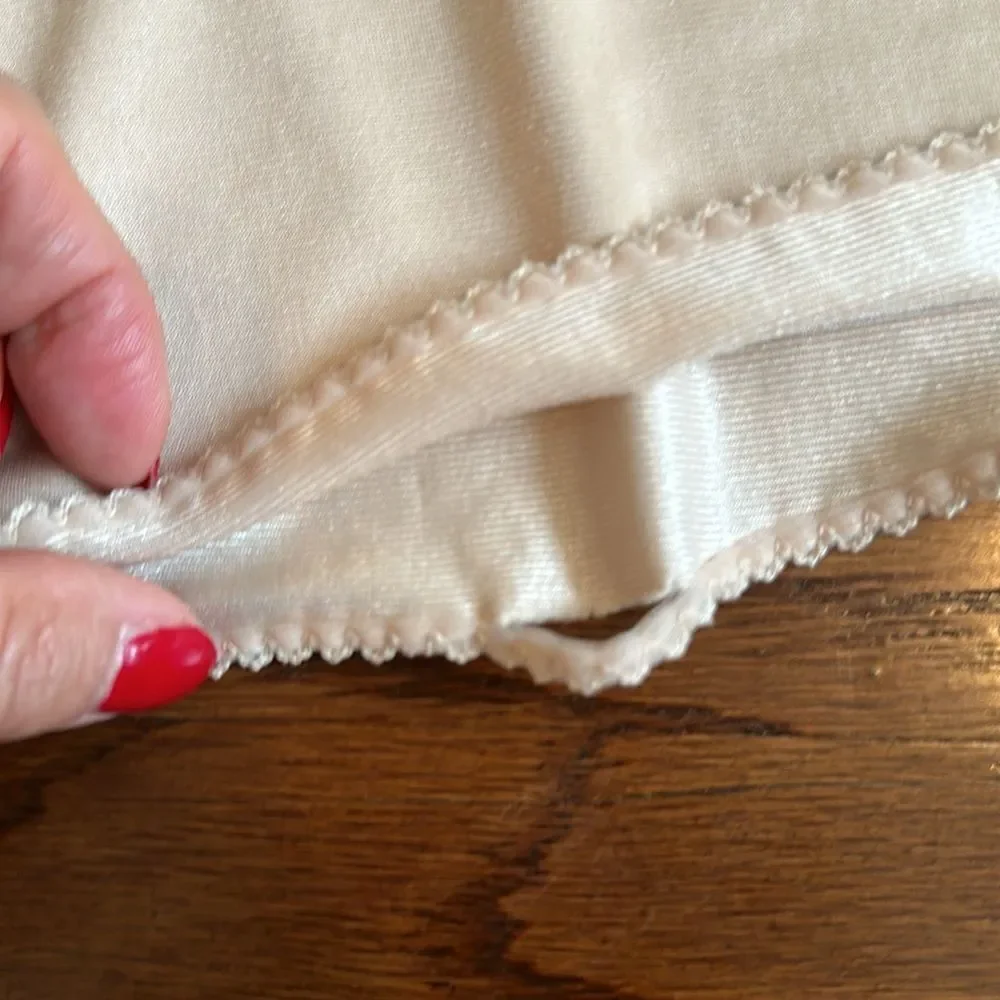 Vintage Vassarette‎ light tan half slip/ as is - Picture 5 of 7